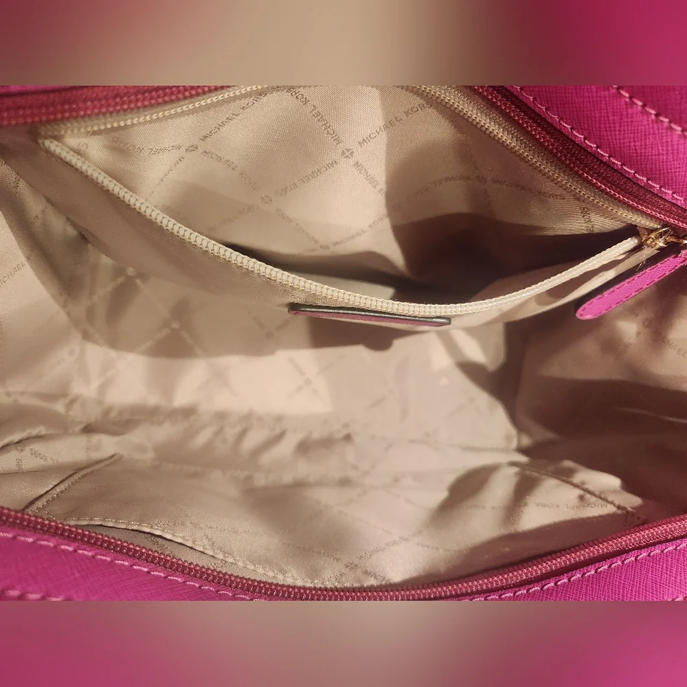 Gorgeous hot pink Michael Kors Selma Mdm Studded convertible crossbody bag - Picture 13 of 14